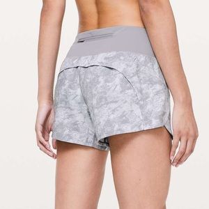 Lululemon grey/white marble run times II 4” shorts